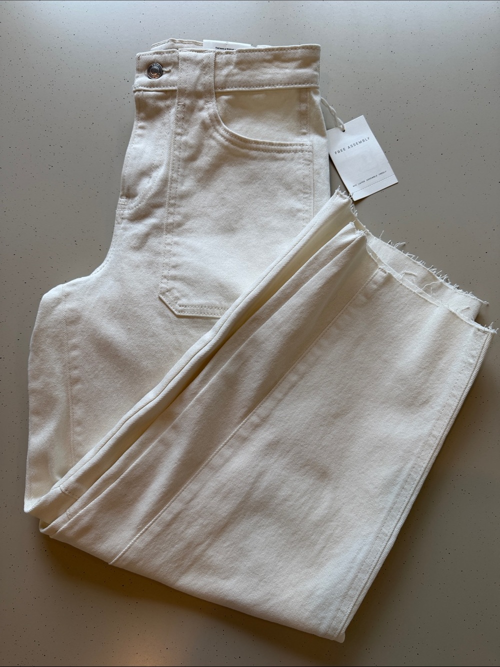 Free Assembly Carpenter Barrel Vanilla Cream  Size 0